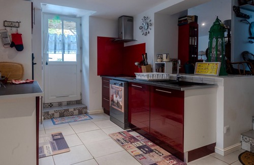 Montignac-Charente House | Holiday Home 'La Maison De Joséphine' with Private Terrace and Wi-Fi