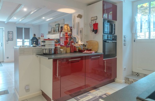 Montignac-Charente House | Holiday Home 'La Maison De Joséphine' with Private Terrace and Wi-Fi
