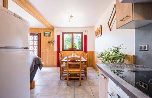 Saint-Jean-d'Arves House | Holiday Home 'Pré-vernay' with Mountain View, Private Terrace and Shared Garden