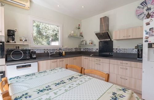 Salon-de-Provence House | Holiday Home 'Calme Et Sans Vis À Vis' with Private Pool, Private Terrace and Wi-Fi