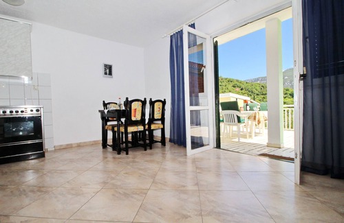 Hodilje House | Holiday Home Gea - Three Bedroom Holiday Home with Terrace and Partial Sea View