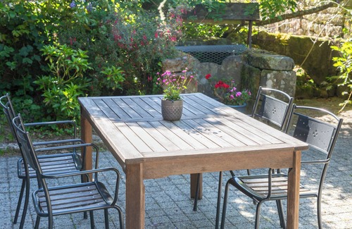 Briec House | Holiday Home 'Gîte De Kerho' with Private Garden and Wi-Fi