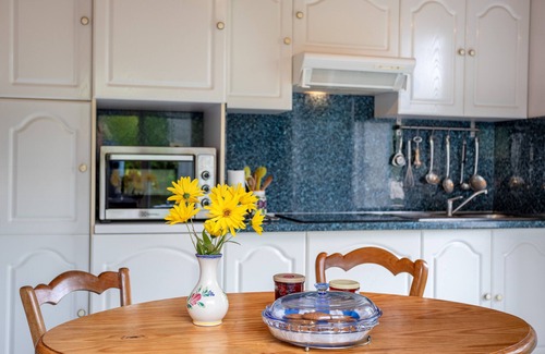 L'Epine House | Holiday Home 'Gîte Tout Confort 800m Plage' with Private Terrace and Private Garden