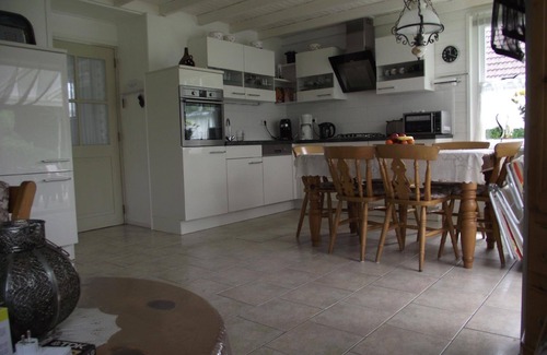 Oudeslius House | Holiday home "Hilda" with shared pool