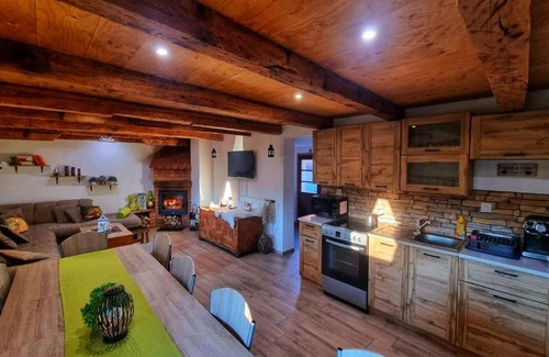 Tounj House | Holiday Home Ico - Three Bedroom Holiday Home with Swimming Pool