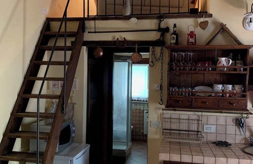 Castiglione del Lago House | Holiday Home "Il Forcone" with Shared Pool & Wi-Fi