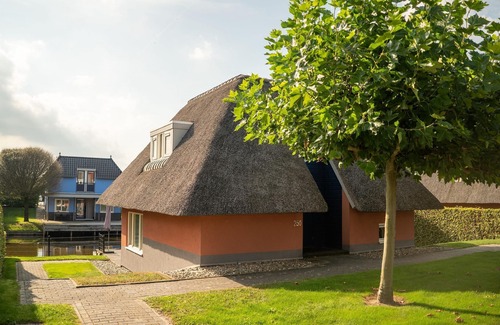 Midlaren House | Holiday Home in De Bloemert