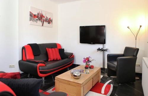 Epen House | Holiday Home in Epen with Garden & BBQ