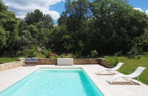 Villes-sur-Auzon House | Holiday Home in Villes-sur-Auzon with Pool