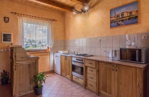 Brod Moravice House | Holiday Home in Brod Moravice with Pool