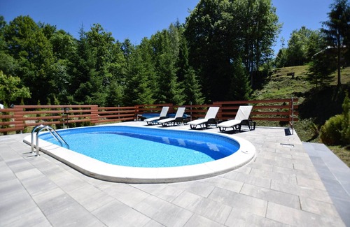 Brod Moravice House | Holiday Home in Brod Moravice with Pool