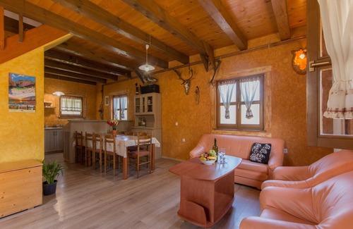 Brod Moravice House | Holiday Home in Brod Moravice with Pool