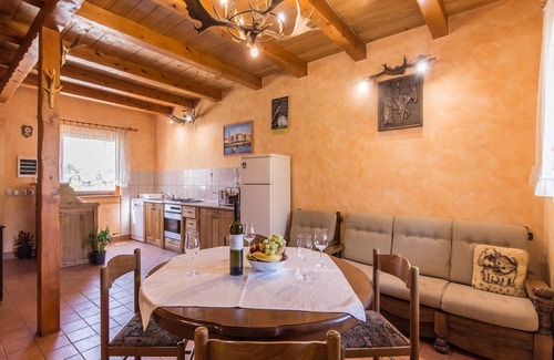 Brod Moravice House | Holiday Home in Brod Moravice with Pool