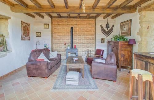 Mazeyrolles House | Holiday Home in Mazeyrolles with Garden