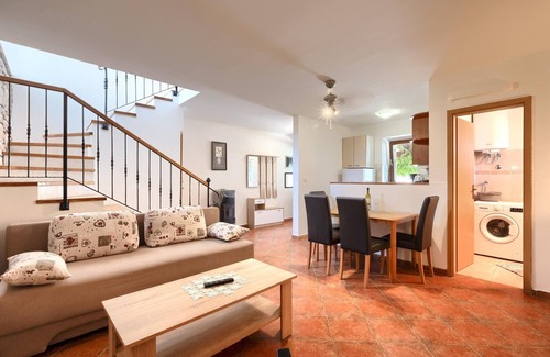 Segotici House | Holiday Home in Šegotići with Private Pool