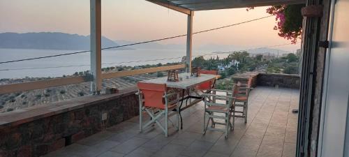 Kontos Apartment | Holiday Home in Sfendouri, Aegina