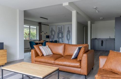 Offingawier House | Holiday Home in Sneek with Waterfront Jetty