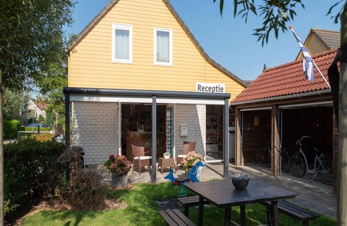 Wemeldinge House | Holiday Home in Zeeland with Garden