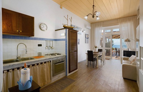 Casamicciola Terme House | Holiday Home 'Villino Dei Fiori' with Sea View, Wi-Fi and Air Conditioning