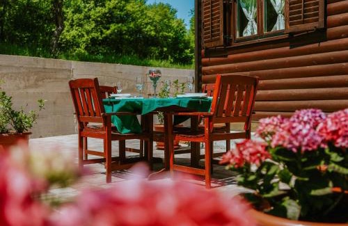 Perusic House | Holiday Home IV-AN by Interhome