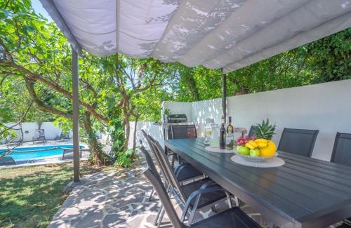 Drivenik House | Holiday Home Ivona by Interhome