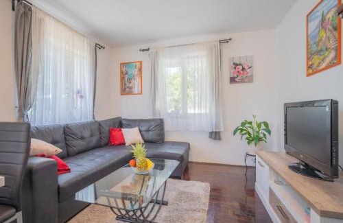 Drivenik House | Holiday Home Ivona by Interhome