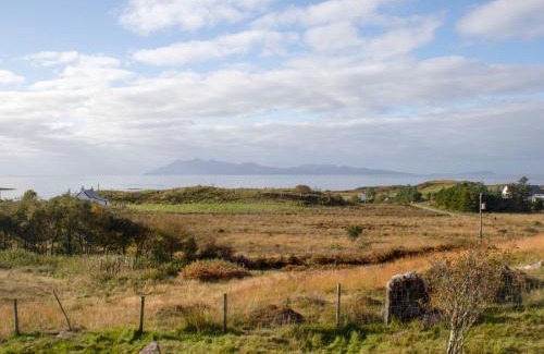 Tarskavaig House | Holiday Home Joan's House by Interhome