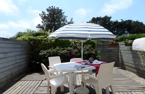 Plouguerneau House | Holiday Home 'Ker Marian - Les Gîtes Marins Des' with Sea View, Shared Garden and Wi-Fi