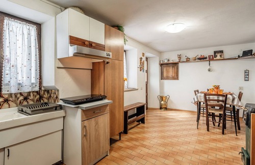 Montefegatesi House | Holiday Home 'La Casina Di Nonno Loriano' with Wi-Fi