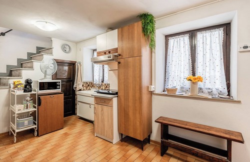 Montefegatesi House | Holiday Home 'La Casina Di Nonno Loriano' with Wi-Fi