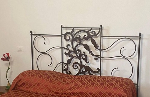 Sabaudia House | Holiday Home 'La Casetta Di Lulù' with Private Garden, Wi-Fi and Air Conditioning