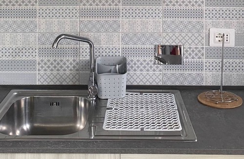 Sabaudia House | Holiday Home 'La Casetta Di Lulù' with Private Garden, Wi-Fi and Air Conditioning