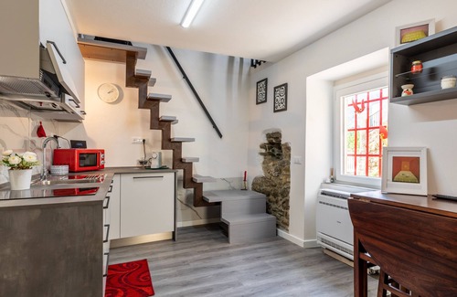 Carrara House | Holiday Home 'La Casina Nel Borgo' with Wi-Fi and Air Conditioning