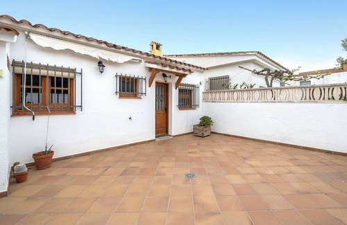 Albinyana House | Holiday Home 'La Casita' with Private Terrace, Wi-Fi and Air Conditioning