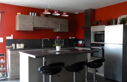 Reminiac House | Holiday Home 'La Clémençaie' with Private Terrace, Private Garden and Wi-Fi