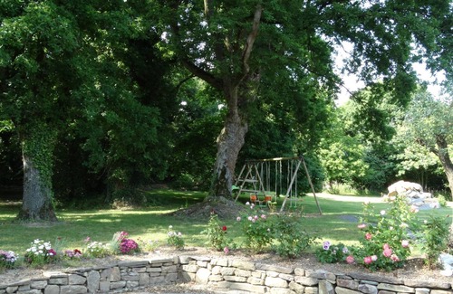 Reminiac House | Holiday Home 'La Clémençaie' with Private Terrace, Private Garden and Wi-Fi