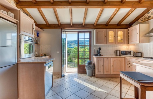 La Tour-Sur-Orb House | Holiday Home 'La Trêve' with Mountain View, Wi-Fi and Air Conditioning