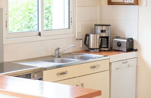 Fouesnant House | Holiday Home 'La Maison À Landebec' with Private Terrace, Private Garden and Wi-Fi