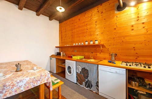 Montjovet House | Holiday Home La vieille école