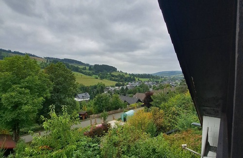 Wemlighausen House | Holiday Home 'Landhaus' with Mountain View, Private Terrace and Wi-Fi