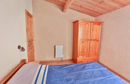 Rieussec House | Holiday Home 'Le Boulonnais, Le Pont De Calmel' with Mountain View, Shared Pool and Terrace