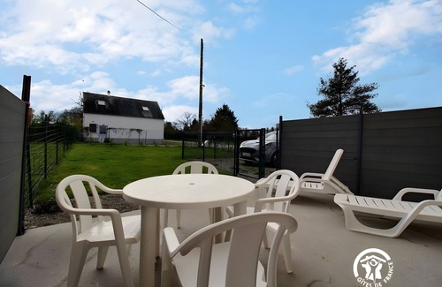 Neant-sur-Yvel House | Holiday Home “Le Gîte de Marguerite” with Wi-Fi