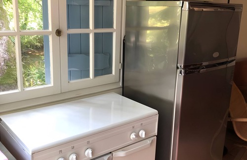 Varaignes House | Holiday Home 'Le Martin Pêcheur' with Shared Pool, Private Terrace and Shared Garden