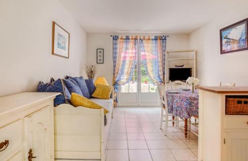 Vaux-sur-Mer House | Holiday Home Les Hautes Folies-7 by Interhome