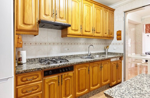 Baena House | Holiday Home 'López' with Private Terrace, Wi-Fi and Air Conditioning