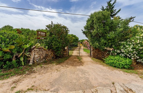 Aglientu House | Holiday Home 'Lu Stazzu Di Tarraolta 3' with Sea View, Shared Terrace and Shared Garden