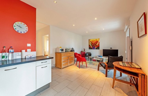 Plouider House | Holiday Home 'Maison 4 Pers 5kms De La Plage' with Private Terrace and Private Garden