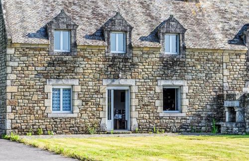 Ploemel House | Holiday Home Maison de Kerbarh by Interhome