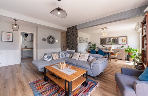 Riantec House | Holiday Home 'Maison Proche De La Mer Plage' with Private Terrace, Private Garden and Wi-Fi