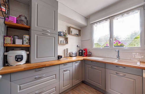 Riantec House | Holiday Home 'Maison Proche De La Mer Plage' with Private Terrace, Private Garden and Wi-Fi